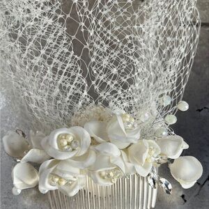 Ivory Floral Pearl Hair Comb with Veil Accent